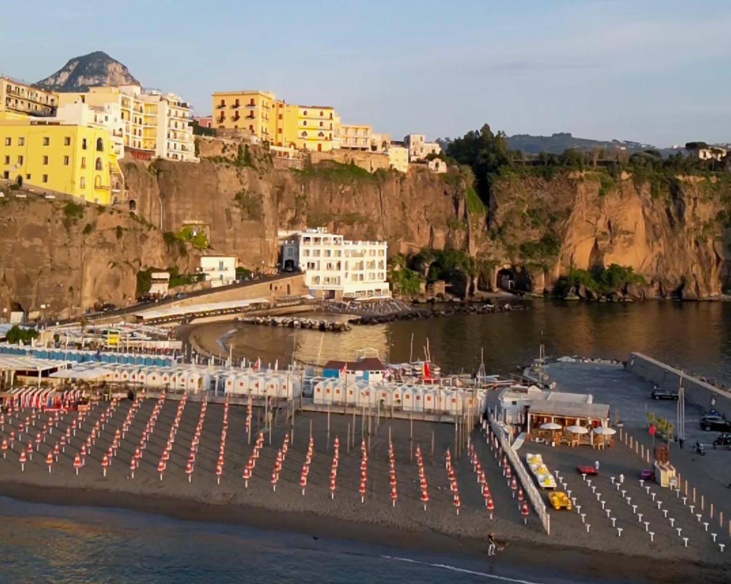 Hotel Giosue' A Mare Sorrento Мета Екстериор снимка