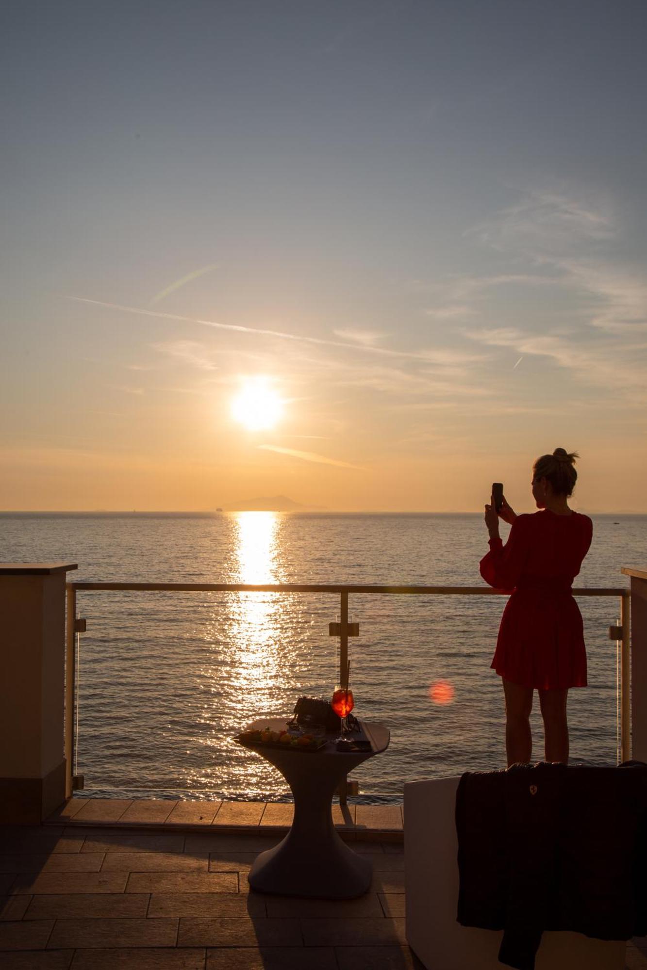Hotel Giosue' A Mare Sorrento Мета Екстериор снимка